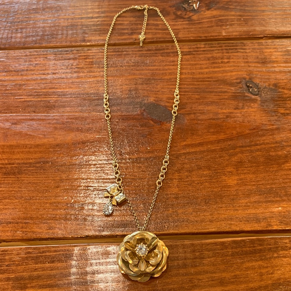 Vintage Betsey Johnson Gold 3D Rose Flower Necklace - Picture 3 of 17